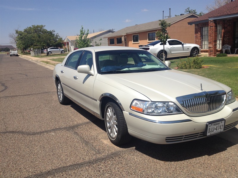 2006 Lincoln Town Car for sale by owner in MIDLAND