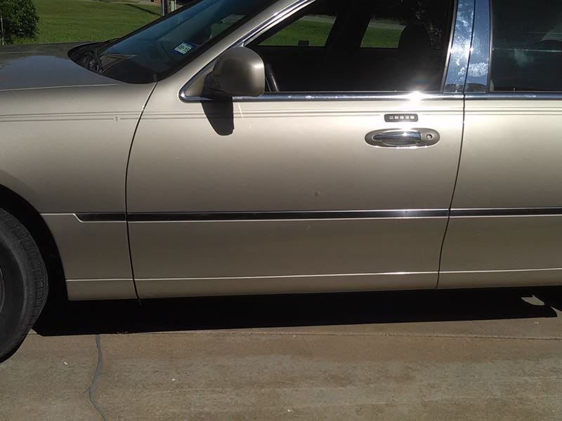 2006 Lincoln Town Car for sale by owner in MABANK