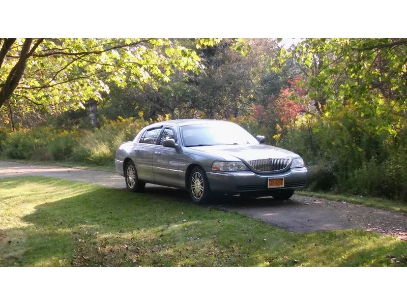 2006 Lincoln Town Car for sale by owner in BELMONT