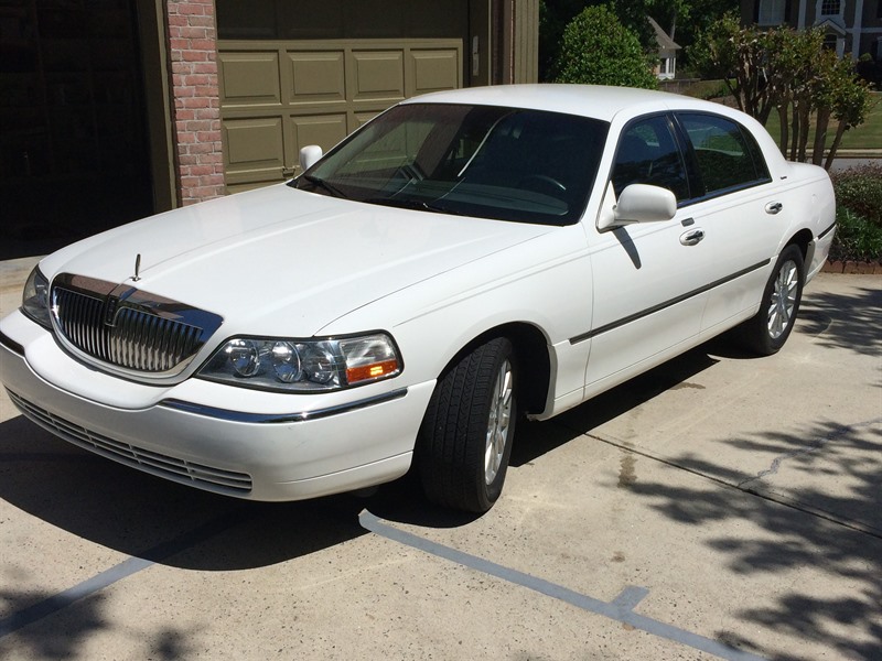 2007 Lincoln Town Car for sale by owner in ALPHARETTA
