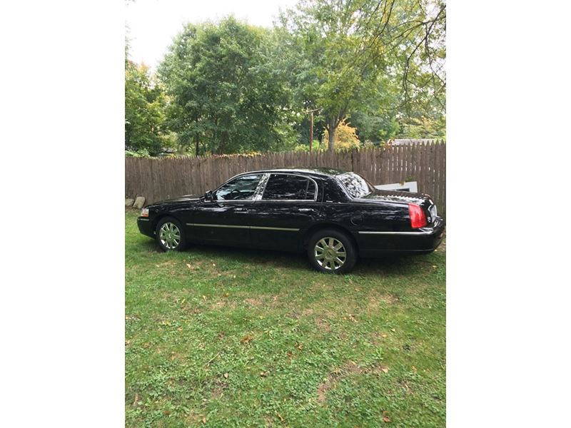 2007 Lincoln Town Car for sale by owner in BRIDGEPORT