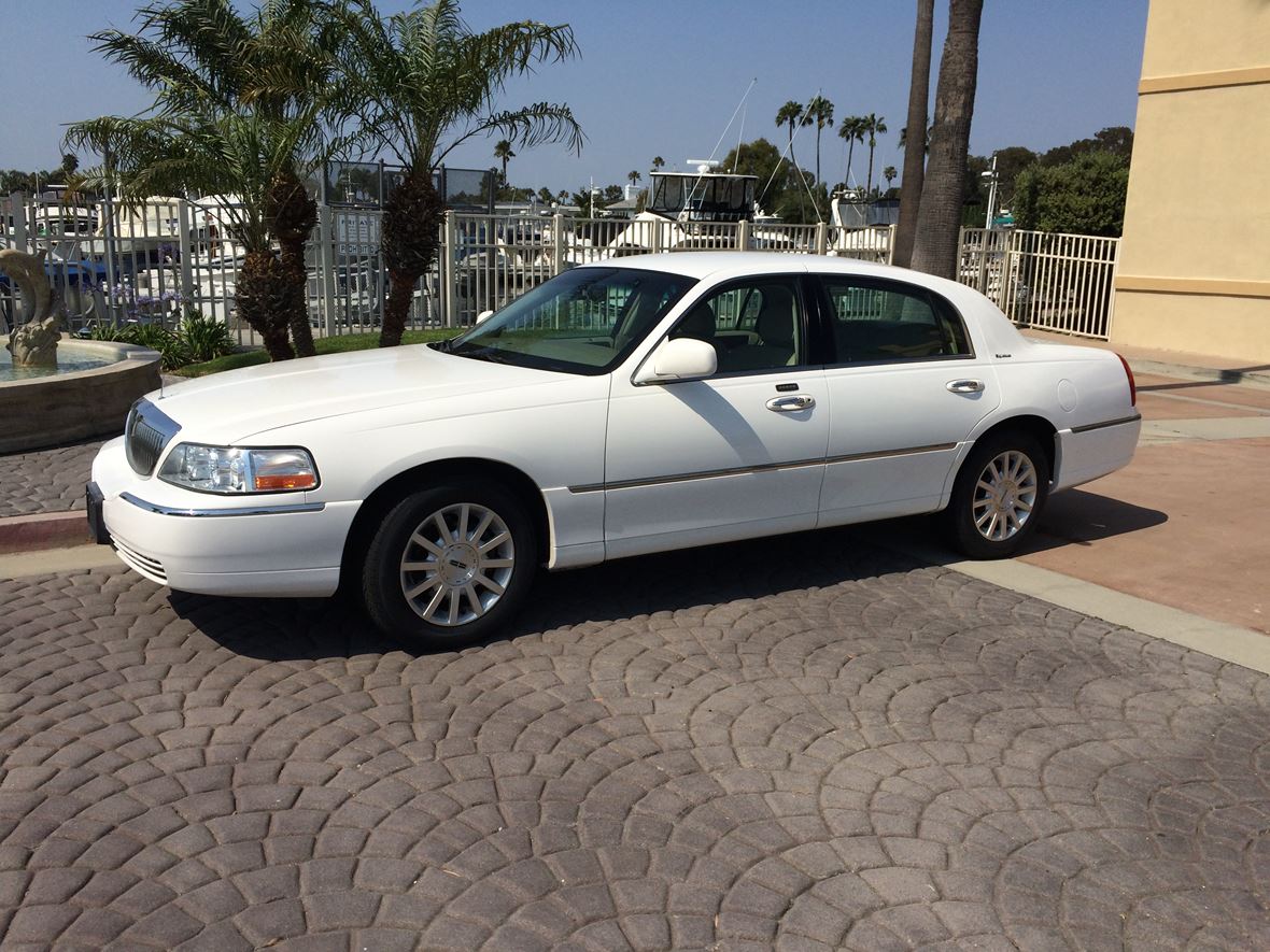 2007 Lincoln Town Car for sale by owner in Huntington Beach