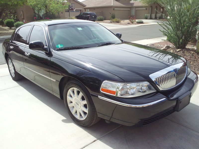 2011 Lincoln Town Car for sale by owner in GILBERT