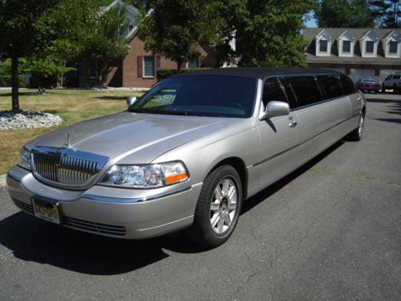 2011 Lincoln Town Car for sale by owner in Incline Village