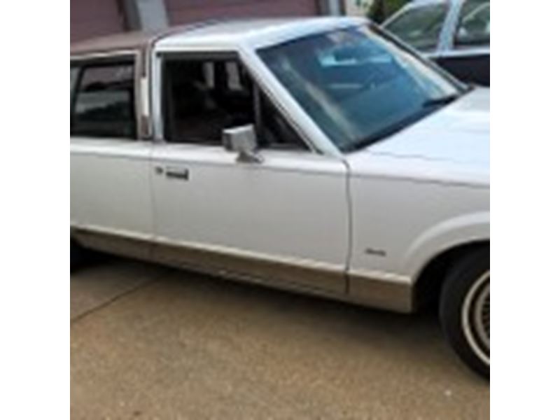 1989 Lincoln Town Car Signature  for sale by owner in Columbus