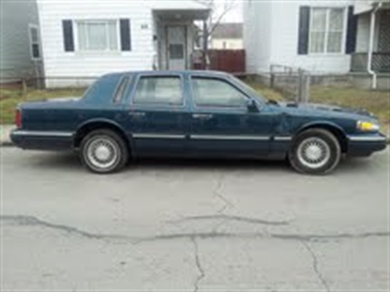 1997 Lincoln towncar for sale by owner in COLUMBUS