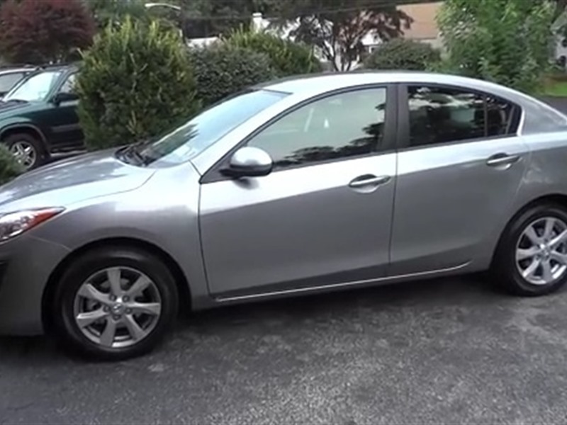 2011 Mazda Mazda3 4-Door for sale by owner in OLATHE