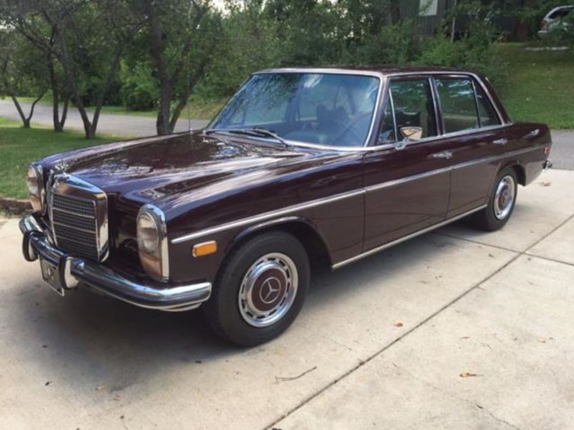 1973 Mercedes-Benz 200Series for sale by owner in Warsaw