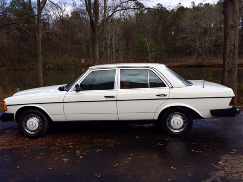 1981 Mercedes-Benz 240D for sale by owner in RIVERDALE