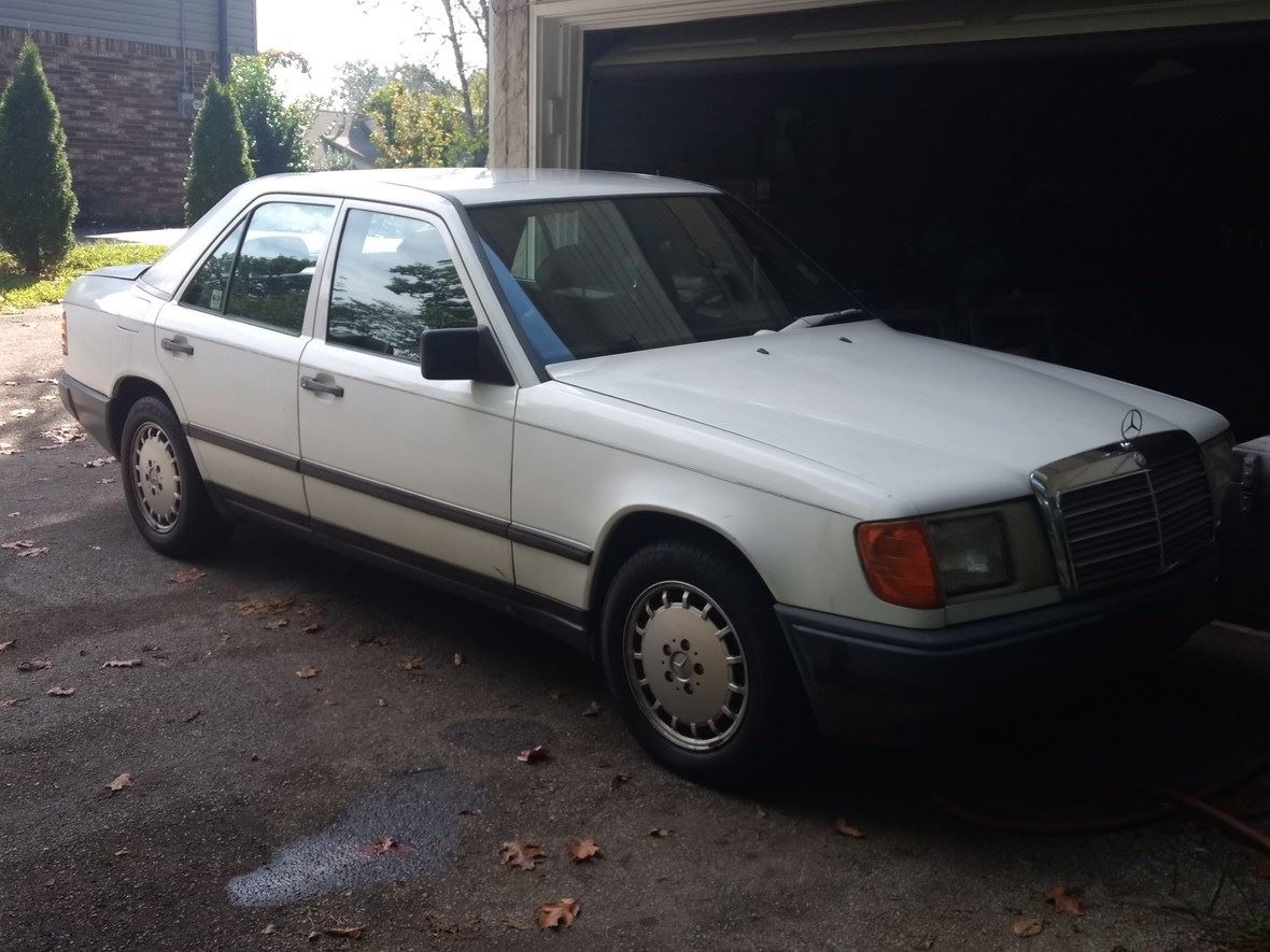 1989 Mercedes-Benz 300E for sale by owner in Hixson