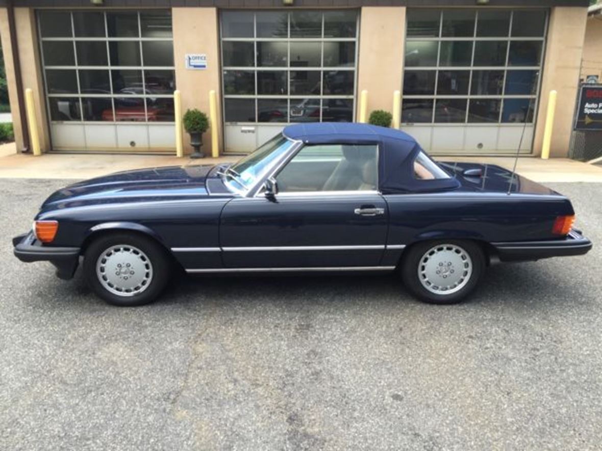 1987 Mercedes-Benz 560 for sale by owner in Newtown Square