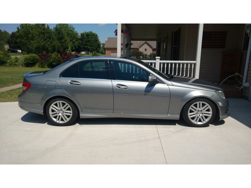 2009 Mercedes-Benz C-Class for sale by owner in Armada