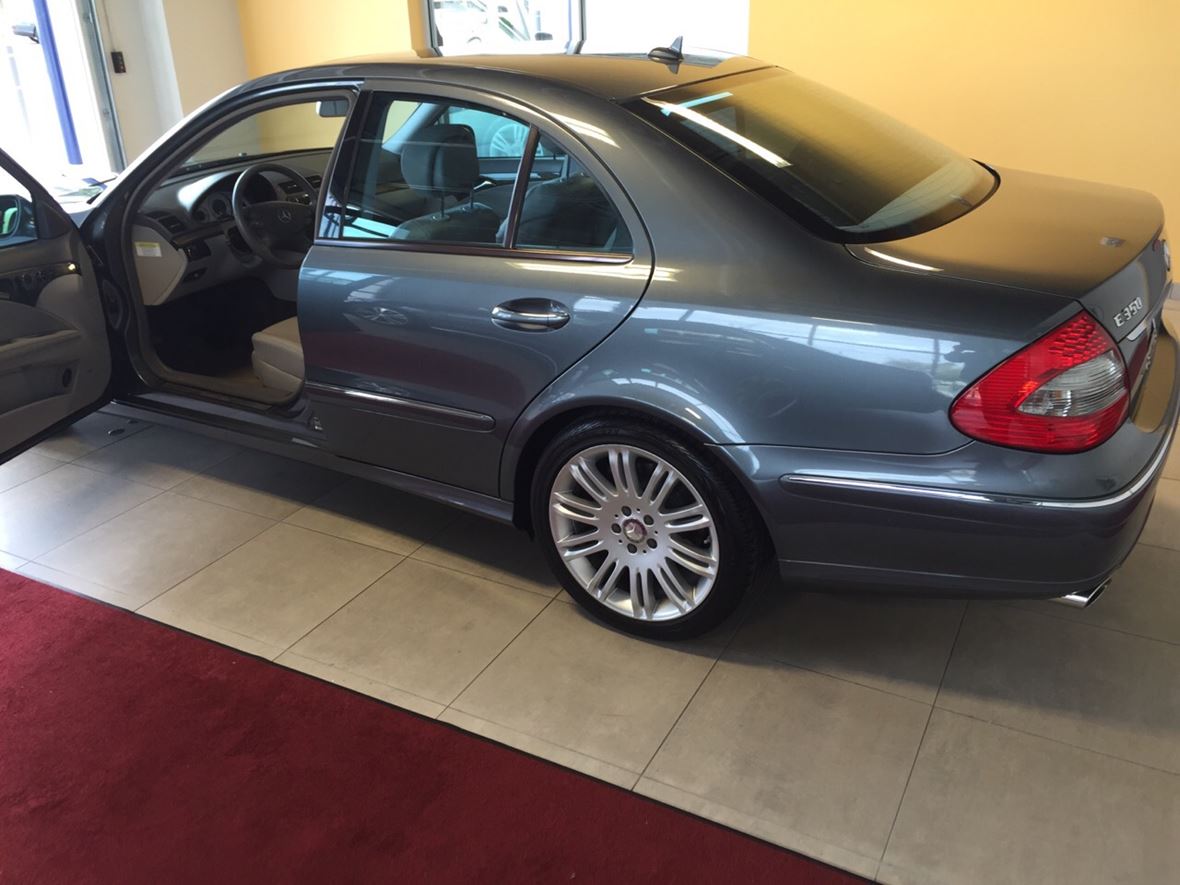 2008 Mercedes-Benz E-Class for sale by owner in Davenport