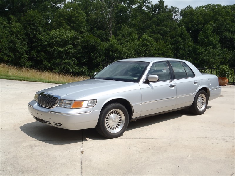 2002 Mercury Grand Marquis for sale by owner in SODDY DAISY