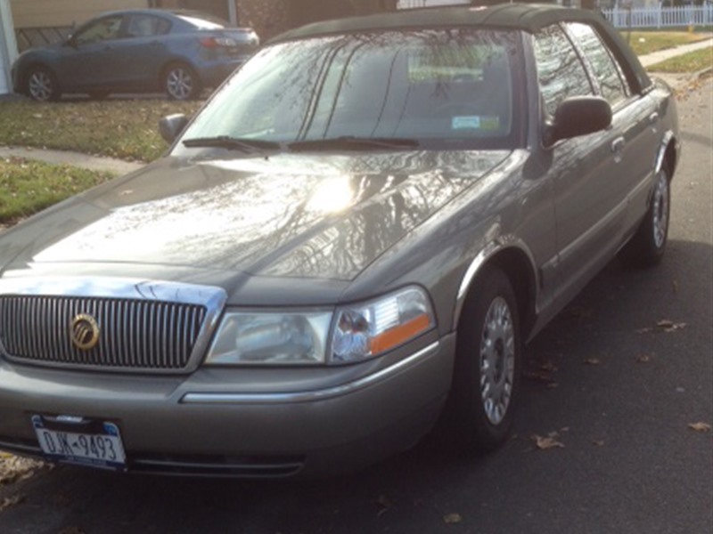 2003 Mercury Grand Marquis for sale by owner in FRANKLIN SQUARE