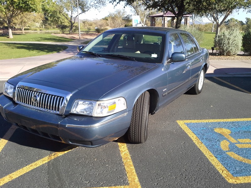 2009 Mercury Grand Marquis for sale by owner in PHOENIX