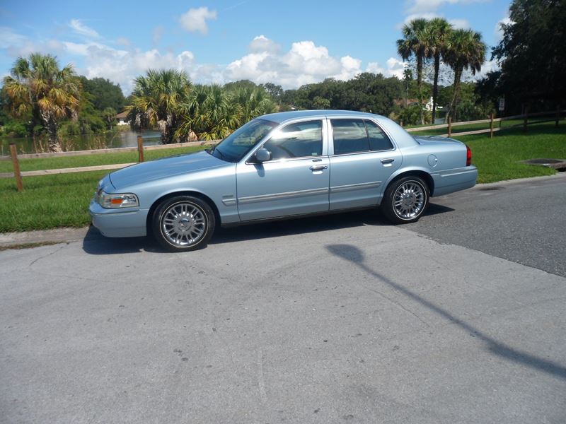 2009 Mercury Grand Marquis for sale by owner in PORT RICHEY