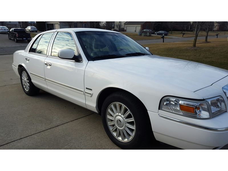 2011 Mercury Grand Marquis for sale by owner in Sterling Heights