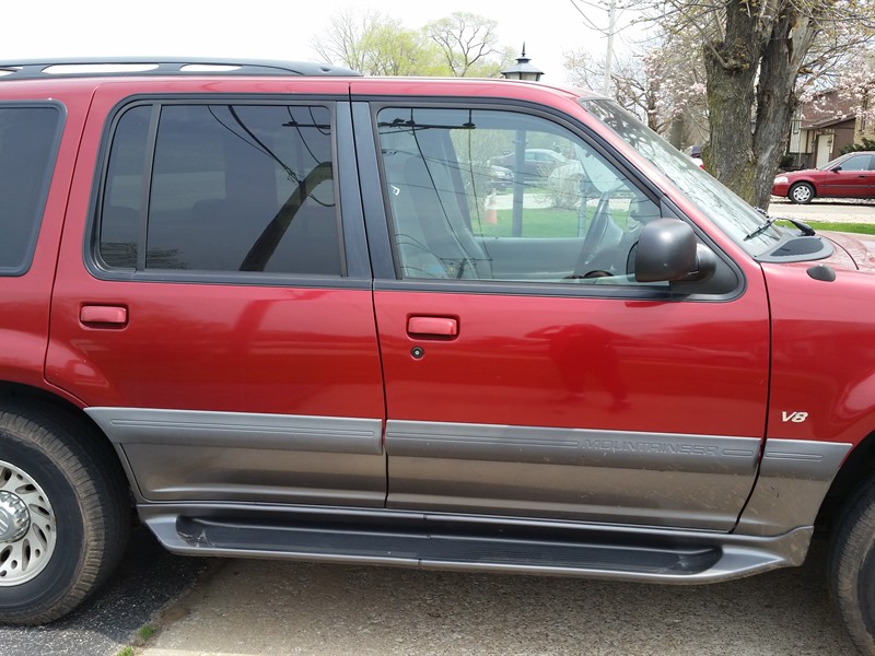 1998 Mercury Mountaineer for sale by owner in EAST MOLINE