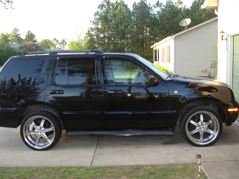 2003 Mercury Mountaineer for sale by owner in HOPE MILLS
