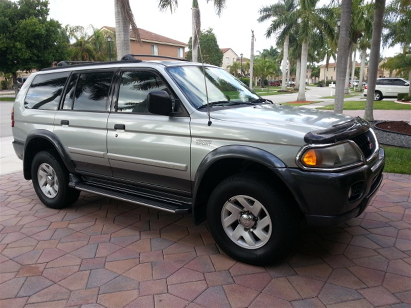 2000 Mitsubishi Montero Sport XLS 4WD for sale by owner in POMPANO BEACH