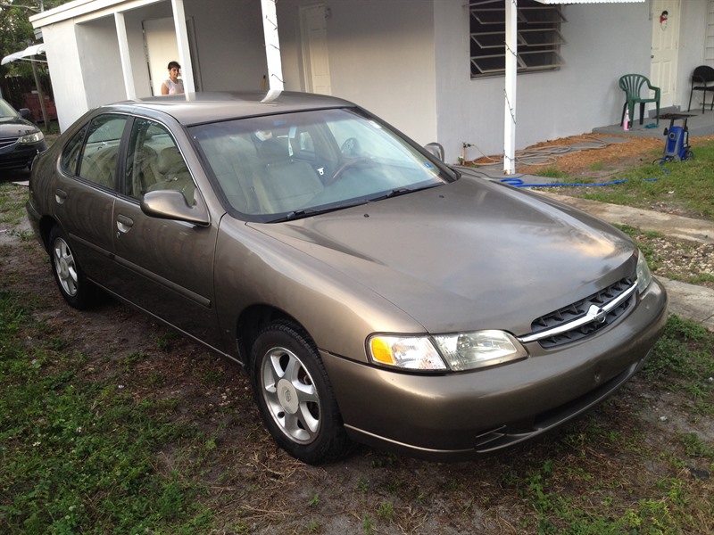 1999 Nissan Altima for sale by owner in POMPANO BEACH