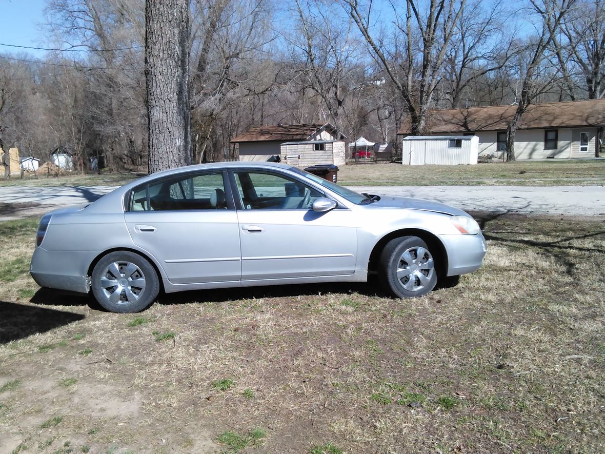 2004 Nissan Altima for sale by owner in Linn Creek