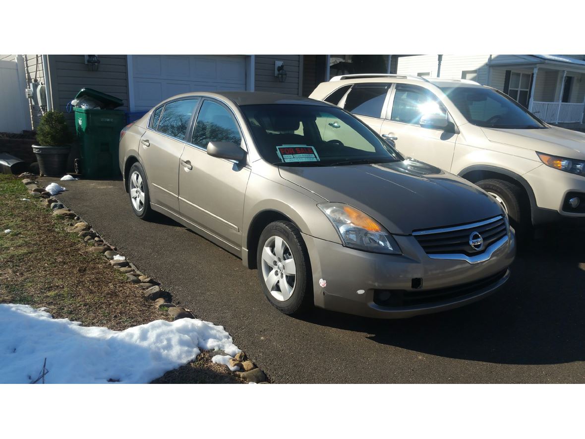 2008 Nissan Altima for sale by owner in Levittown