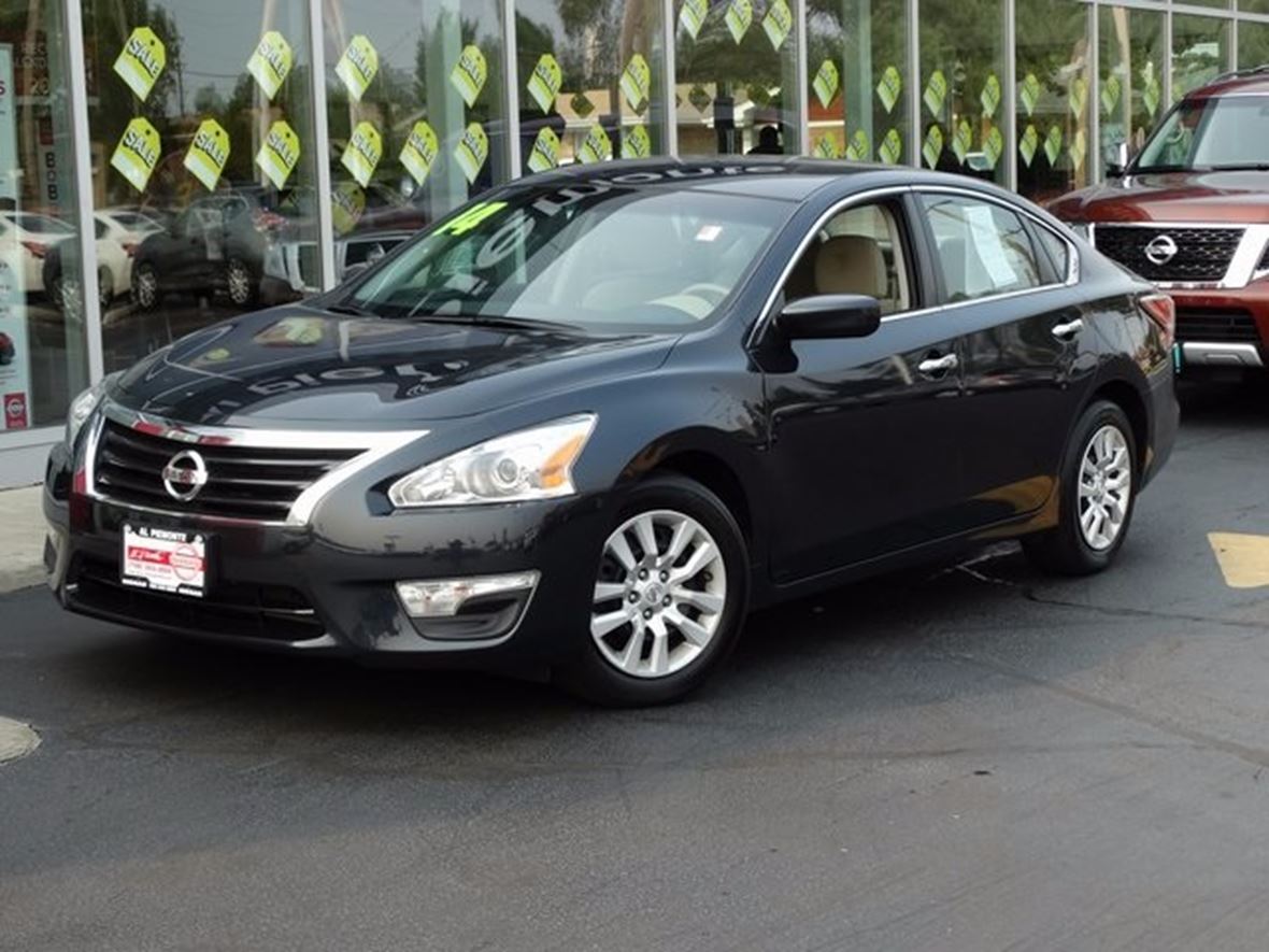 2014 Nissan Altima for sale by owner in Melrose Park