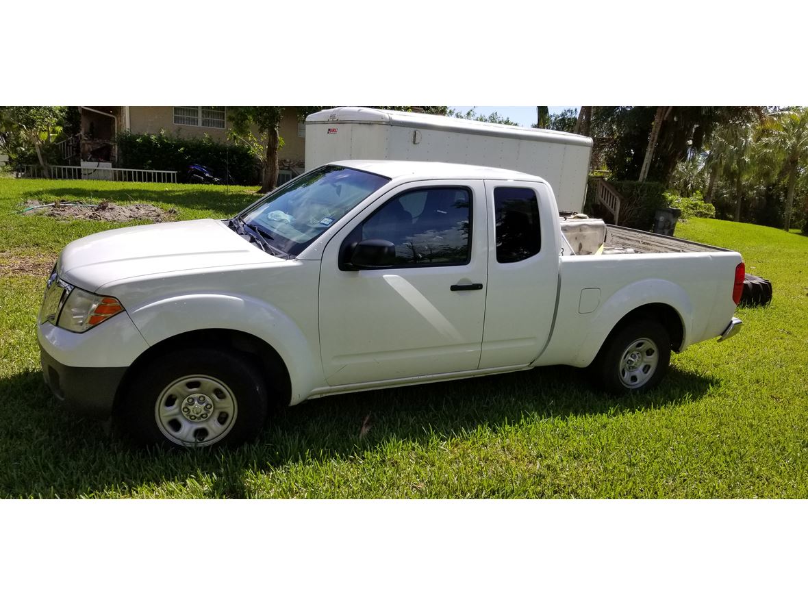 2000 Nissan Frontier for sale by owner in Pompano Beach