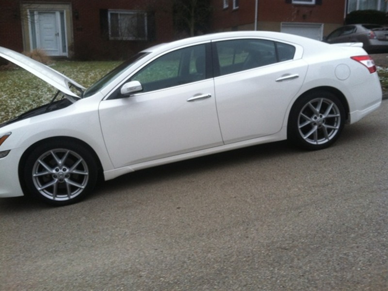 2009 Nissan Maxima for sale by owner in PITTSBURGH