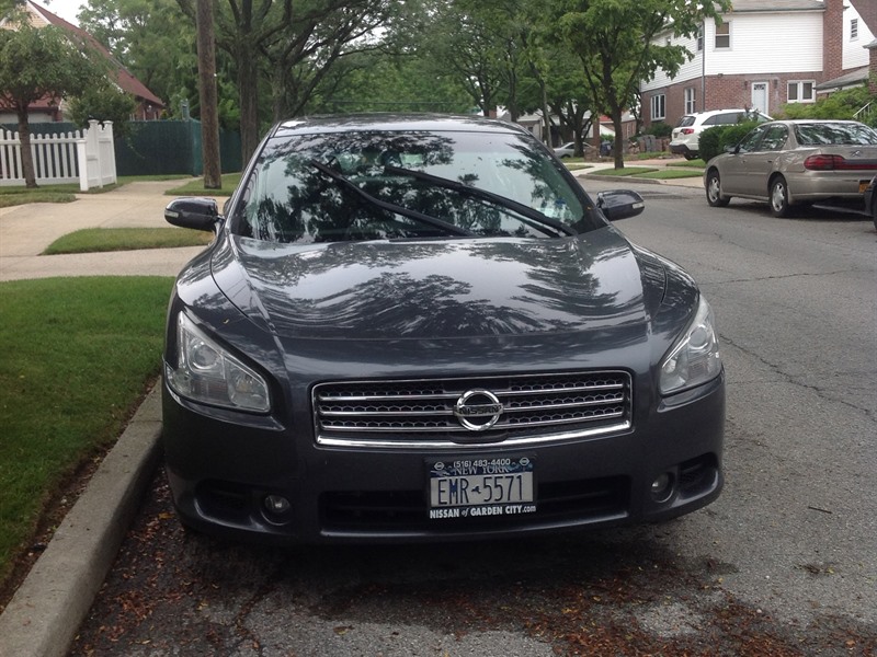2009 Nissan Maxima for sale by owner in FLORAL PARK