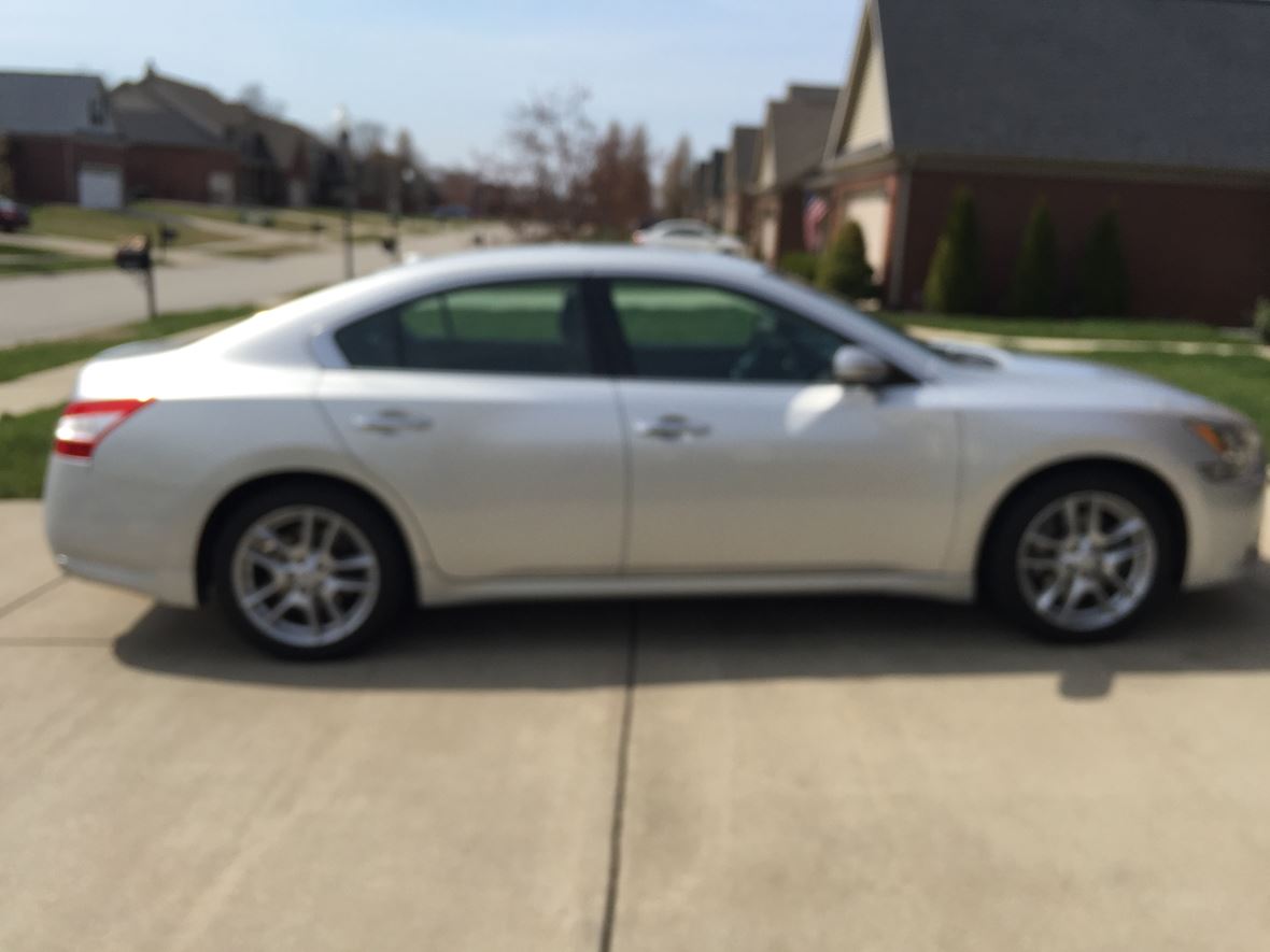 2010 Nissan Maxima for sale by owner in Louisville