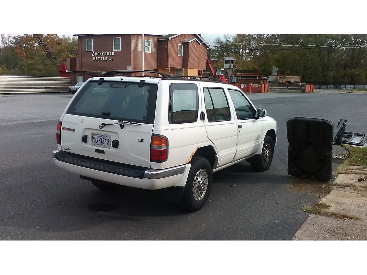 1997 Nissan Pathfinder for sale by owner in Front Royal