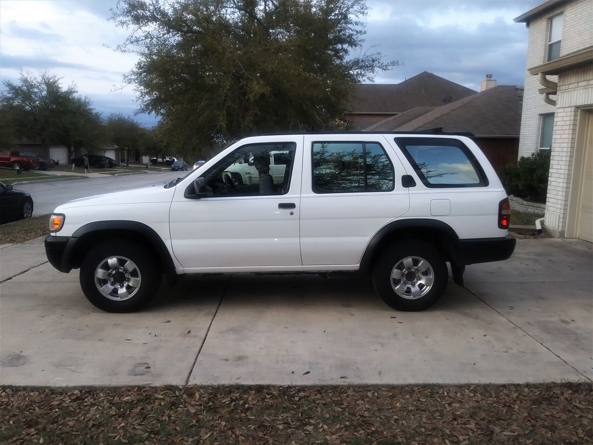 1997 Nissan Pathfinder for sale by owner in Cibolo