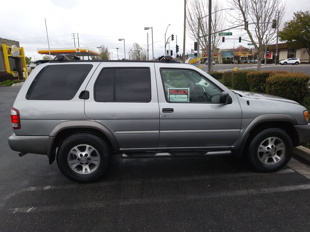 2000 Nissan Pathfinder for sale by owner in Modesto