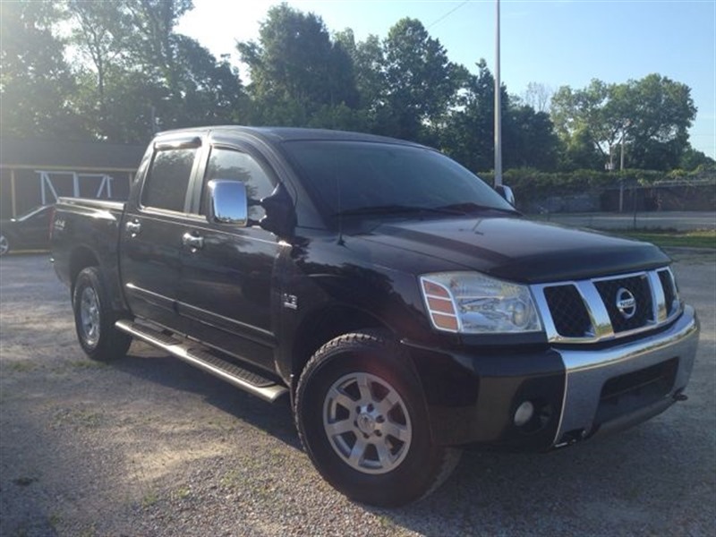 2004 Nissan Titan for sale by owner in HUMBOLDT