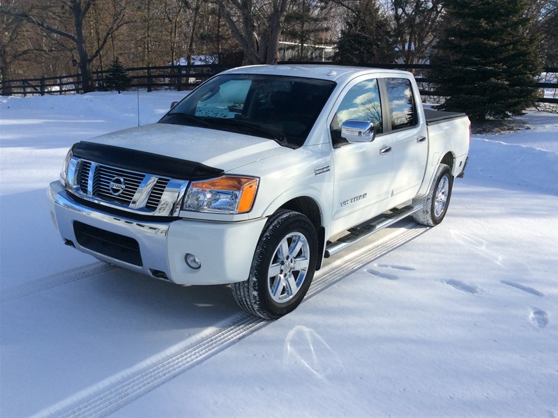 2010 Nissan Titan LE Crew Cab for sale by owner in DAVISBURG