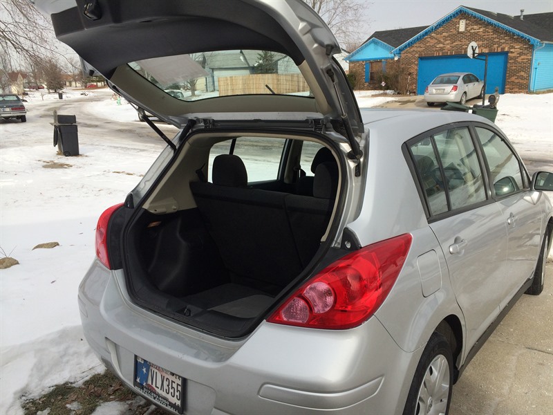 2011 Nissan Versa for sale by owner in INDIANAPOLIS