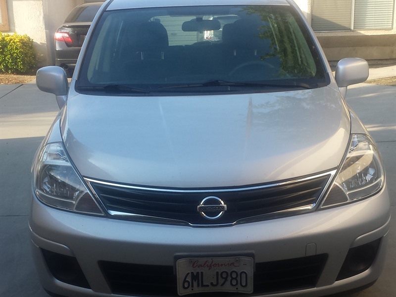 2011 Nissan Versa for sale by owner in BAKERSFIELD