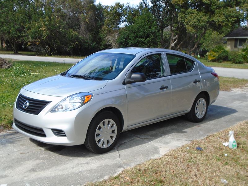 2014 Nissan Versa for sale by owner in Debary