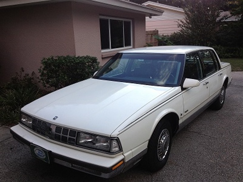 1989 Oldsmobile Regency Brougham for sale by owner in TAMPA