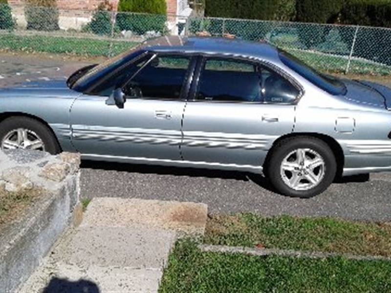1996 Pontiac Bonneville for sale by owner in NAUGATUCK