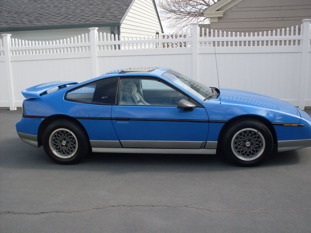 1987 Pontiac Fiero GT for sale by owner in East Haven