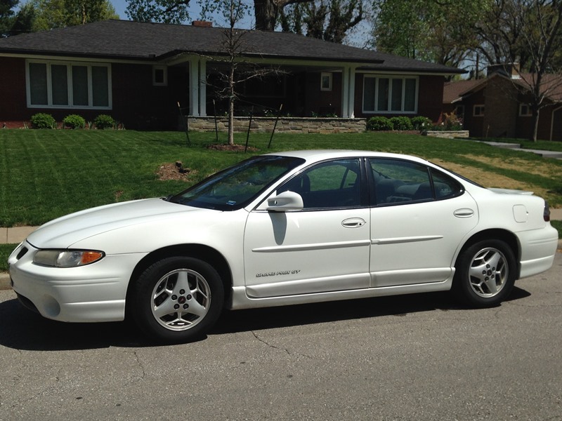 2001 Pontiac Grand Prix for sale by owner in KANSAS CITY