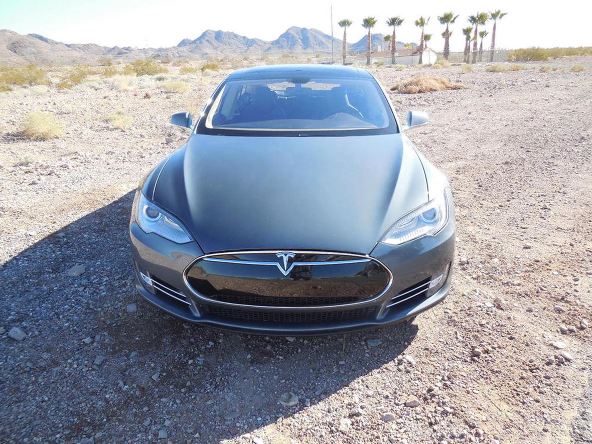 2013 Tesla S for sale by owner in Reno