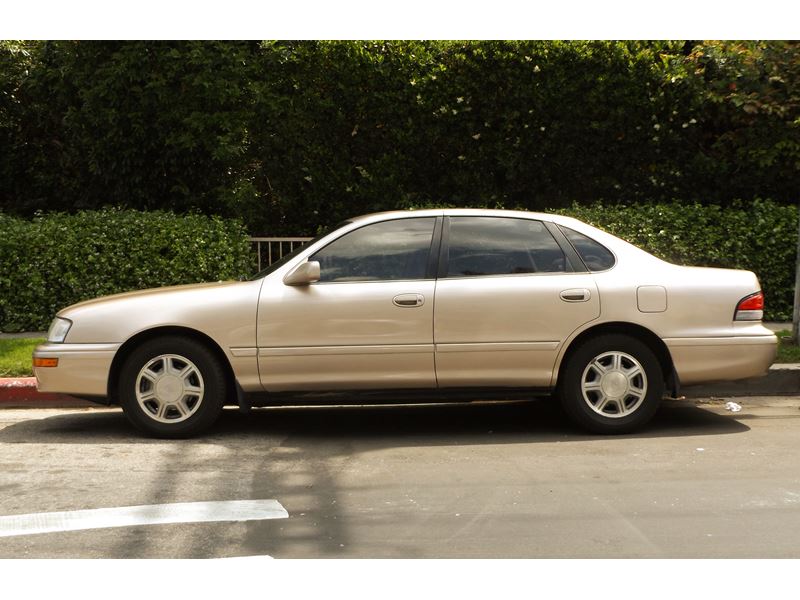 1995 Toyota Avalon for sale by owner in Northridge