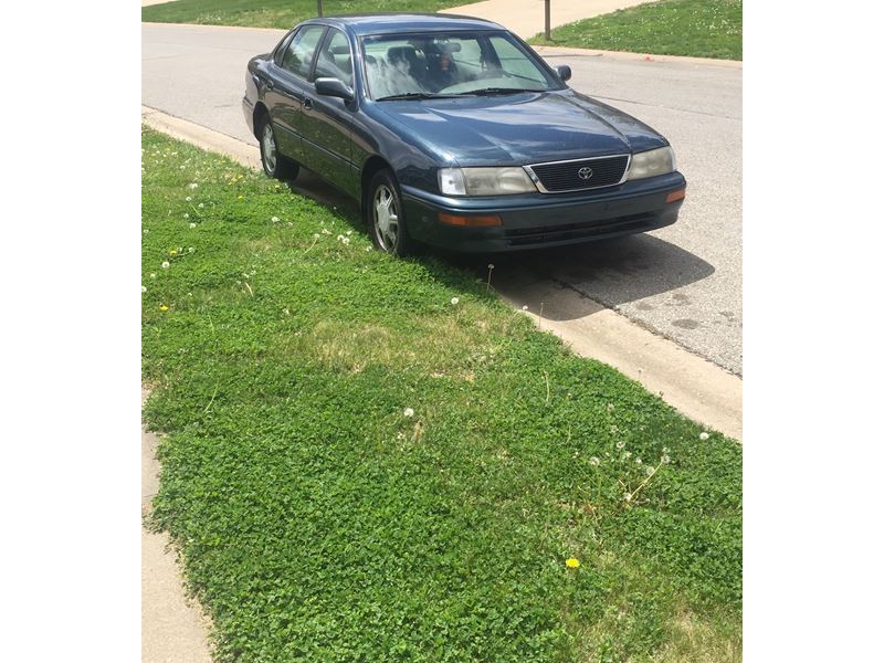 1997 Toyota Avalon for sale by owner in Olathe