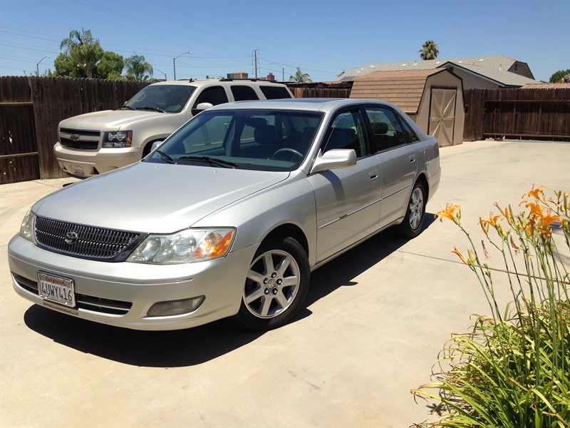 2001 Toyota AVALON for sale by owner in BAKERSFIELD