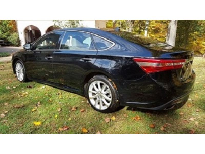 2013 Toyota Avalon for sale by owner in Middleton